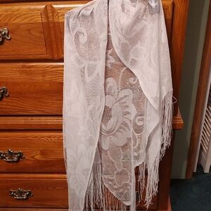 Elegant White Floral Lace Shawl/Scarf